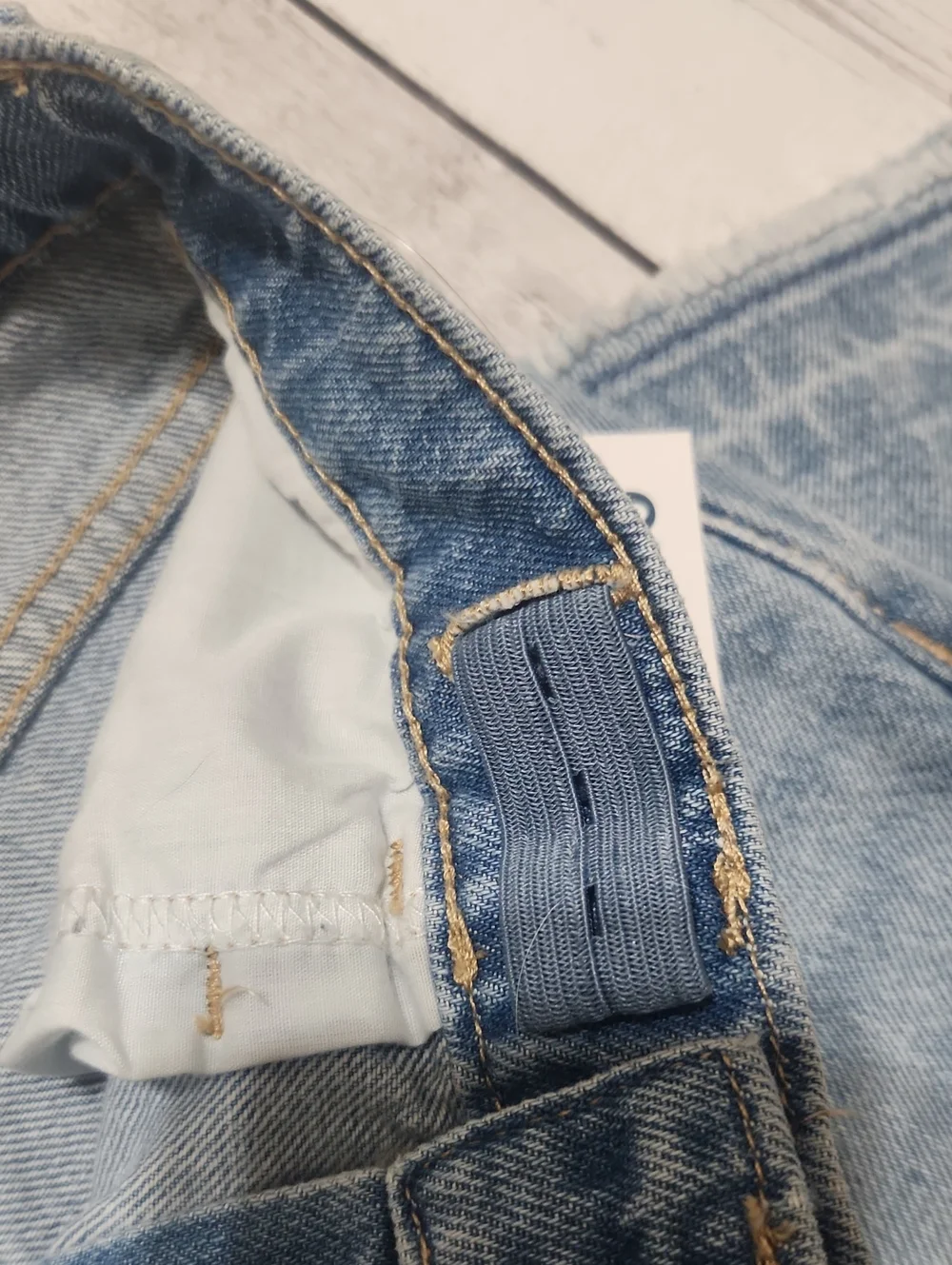 NWT Old Navy Girls Size 12 High Rise Baggy Wide Leg Distressed Light Wash Jeans.
